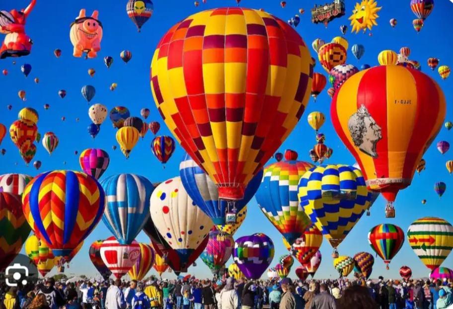 Hot Air Balloon Haven, King Bed, Office, Foosball, Crib Hébergement de vacances Albuquerque