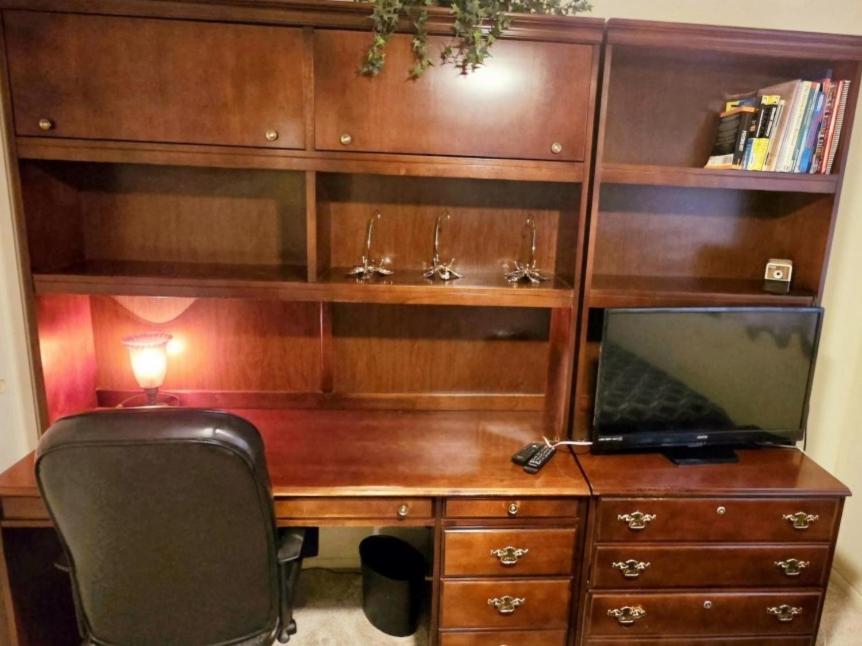 Hot Air Balloon Haven, King Bed, Office, Foosball, Crib Holiday home Albuquerque
